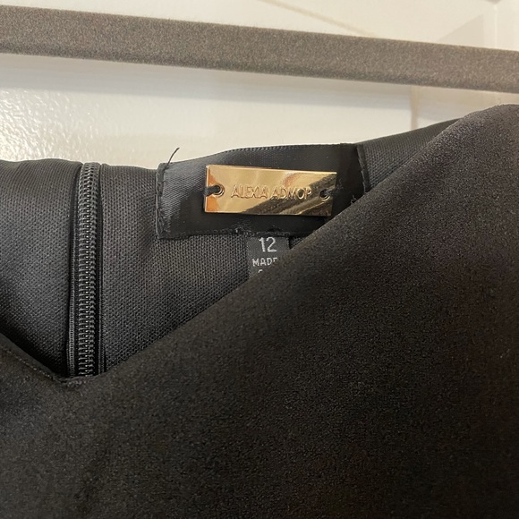 Off the shoulder bat wing top - Picture 2 of 4